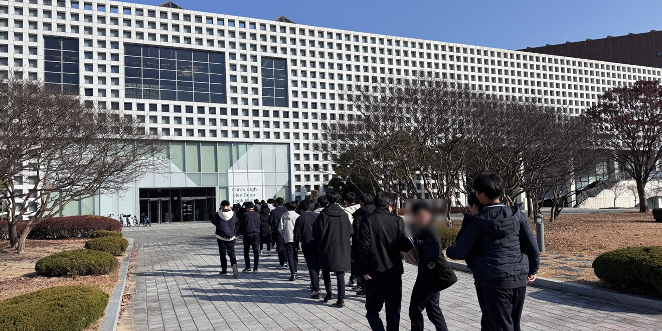 KAIST 탐방 멘토링 배경 이미지